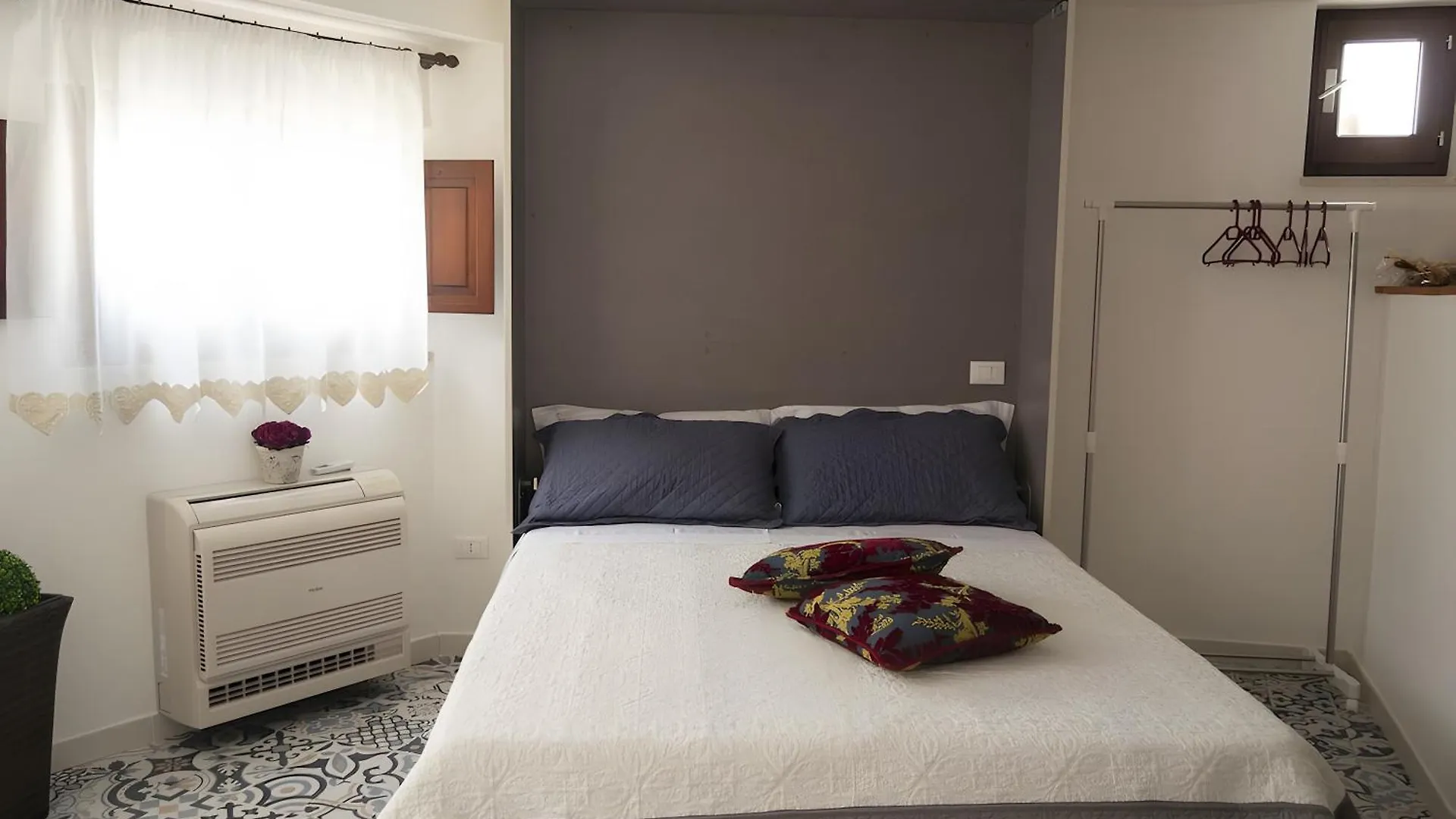 Loft In Centro Storico Ad Orosei 아파트 0*,  이탈리아